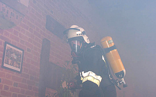 Poparzeni w pożarze mieszkania w Elblągu